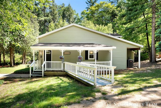 1360 E Bigelow Creek Trail, Newaygo, MI 49337