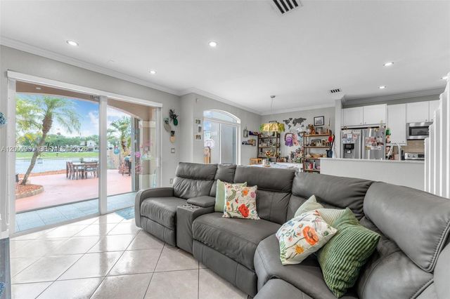 945 SW 154th Ct, Miami, FL 33194