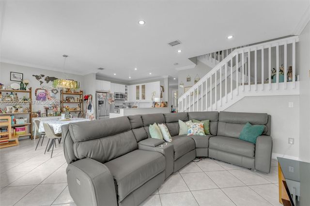 945 SW 154th Ct, Miami, FL 33194