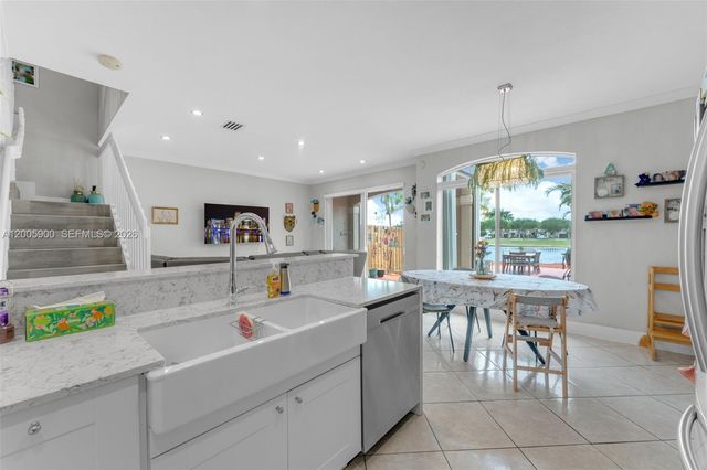 945 SW 154th Ct, Miami, FL 33194