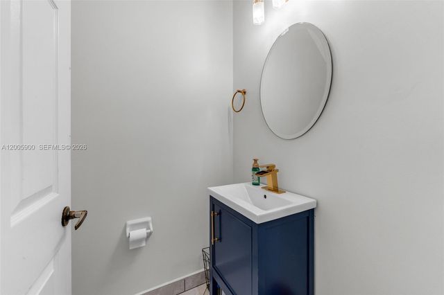 945 SW 154th Ct, Miami, FL 33194