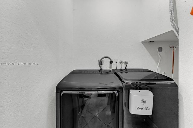 945 SW 154th Ct, Miami, FL 33194