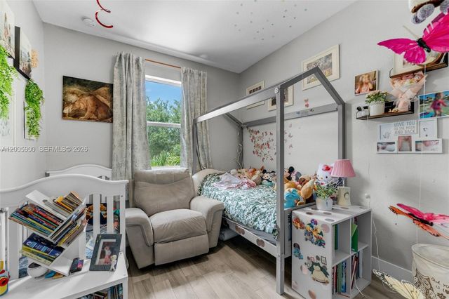 945 SW 154th Ct, Miami, FL 33194