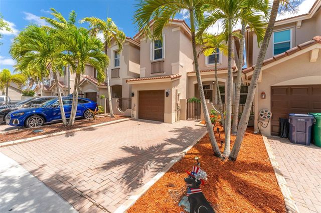 945 SW 154th Ct, Miami, FL 33194