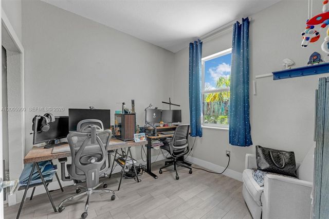 945 SW 154th Ct, Miami, FL 33194