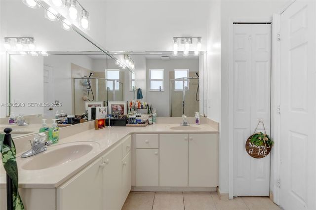 945 SW 154th Ct, Miami, FL 33194