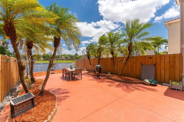 945 SW 154th Ct, Miami, FL 33194