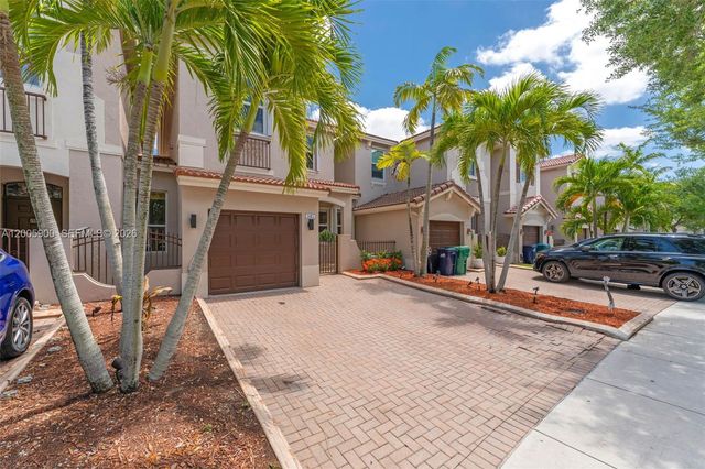 945 SW 154th Ct, Miami, FL 33194