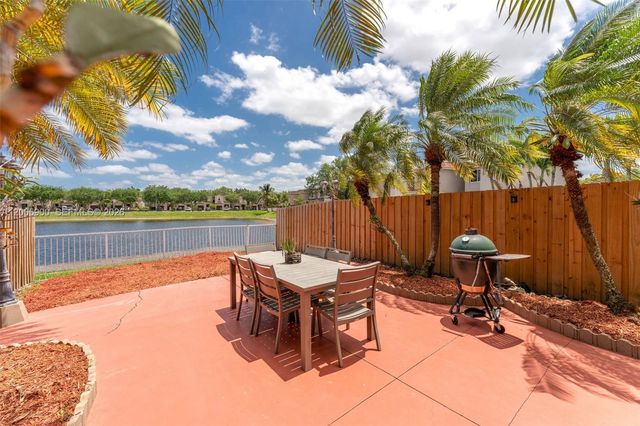 945 SW 154th Ct, Miami, FL 33194