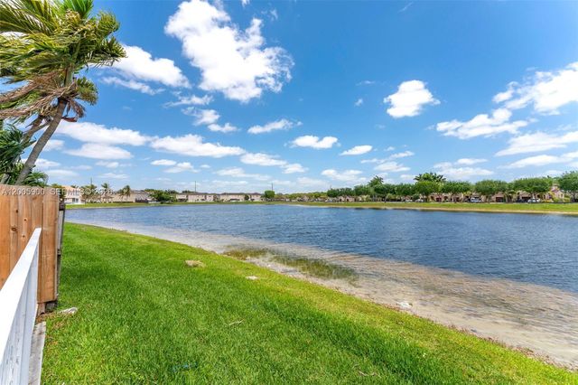 945 SW 154th Ct, Miami, FL 33194