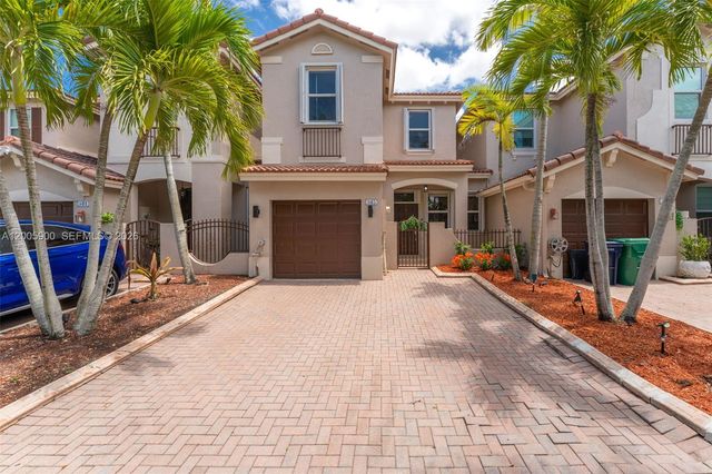 945 SW 154th Ct, Miami, FL 33194