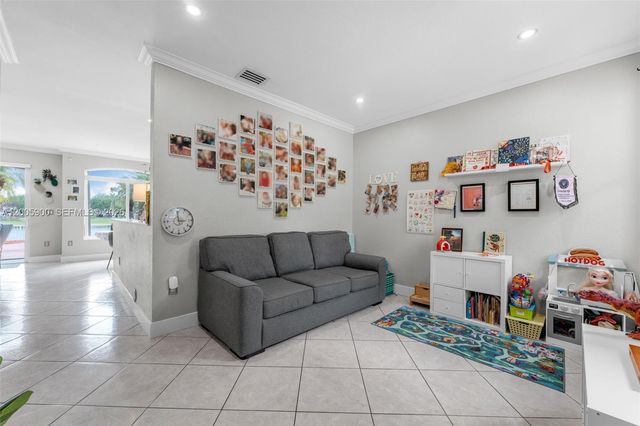 945 SW 154th Ct, Miami, FL 33194