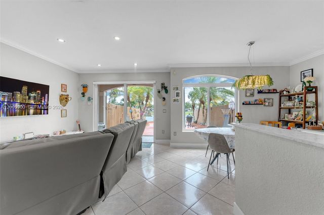 945 SW 154th Ct, Miami, FL 33194