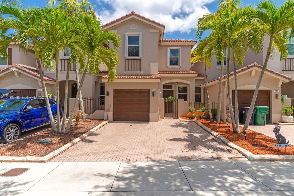 945 SW 154th Ct, Miami, FL 33194