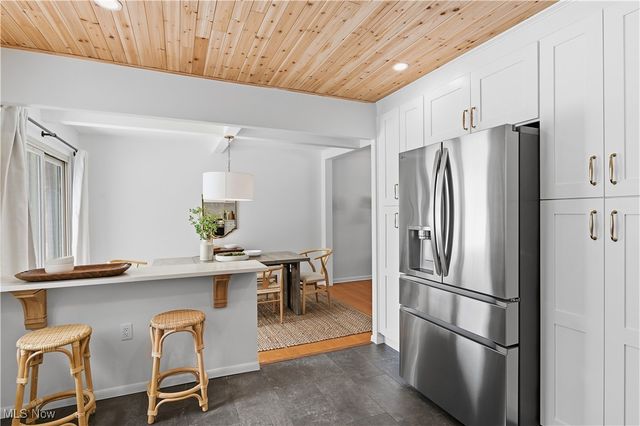 22377 Rivergate Drive, Rocky River, OH 44116