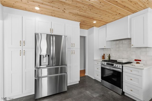 22377 Rivergate Drive, Rocky River, OH 44116