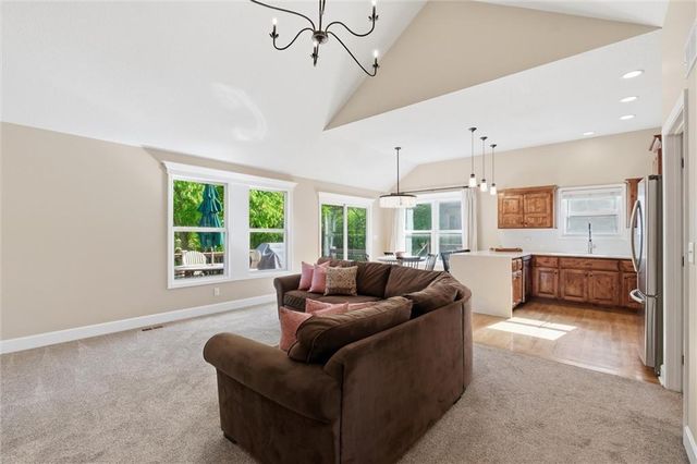 16727 Ruby Way, Basehor, KS 66007