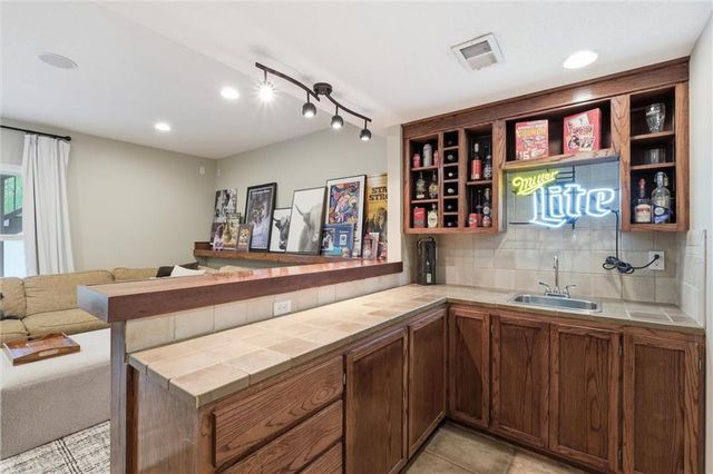 16727 Ruby Way, Basehor, KS 66007