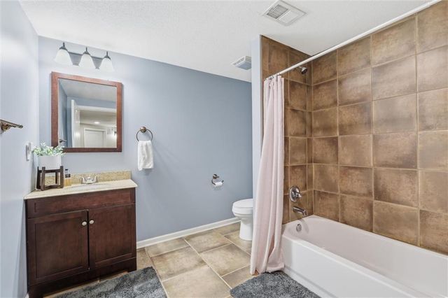 16727 Ruby Way, Basehor, KS 66007