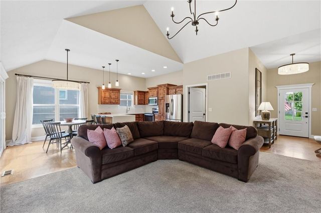 16727 Ruby Way, Basehor, KS 66007