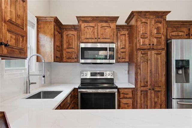 16727 Ruby Way, Basehor, KS 66007