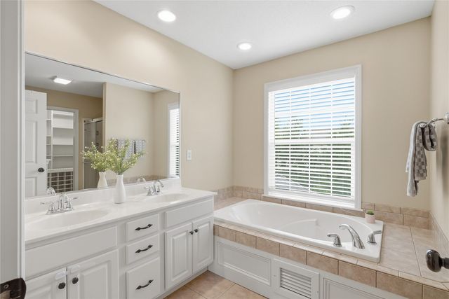 2511 Grey Wolf, Hiawatha, IA 52411