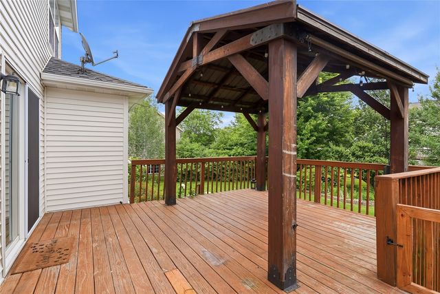 2511 Grey Wolf, Hiawatha, IA 52411