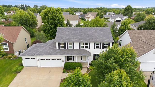 2511 Grey Wolf, Hiawatha, IA 52411
