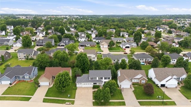 2511 Grey Wolf, Hiawatha, IA 52411