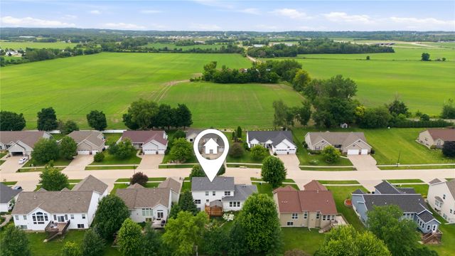 2511 Grey Wolf, Hiawatha, IA 52411