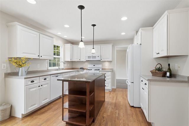 2511 Grey Wolf, Hiawatha, IA 52411