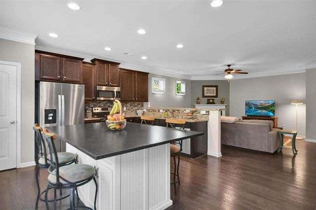 307 Lakeside Lane, Woodstock, GA 30188