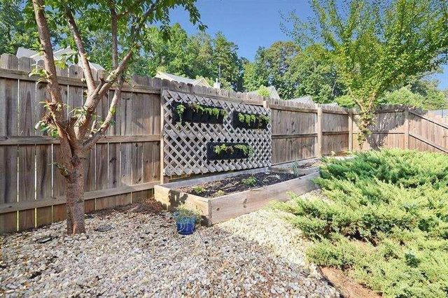 307 Lakeside Lane, Woodstock, GA 30188