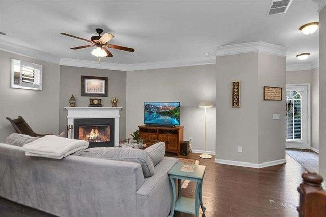 307 Lakeside Lane, Woodstock, GA 30188