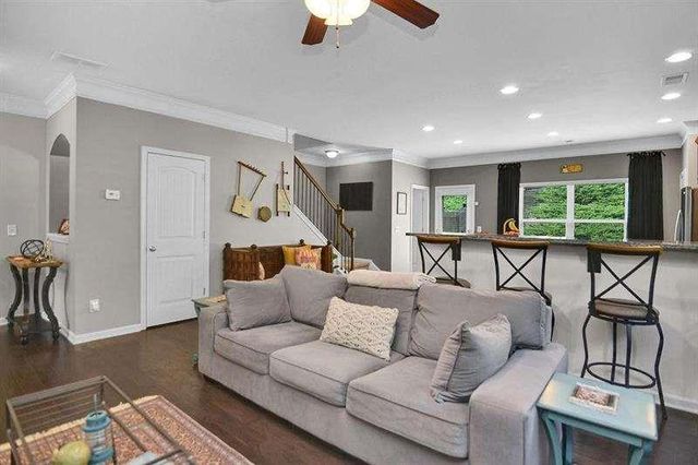 307 Lakeside Lane, Woodstock, GA 30188