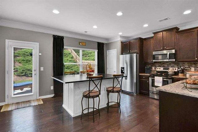 307 Lakeside Lane, Woodstock, GA 30188