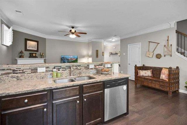 307 Lakeside Lane, Woodstock, GA 30188