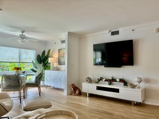 5778 Crystal Shores Drive 303, Boynton Beach, FL 33437
