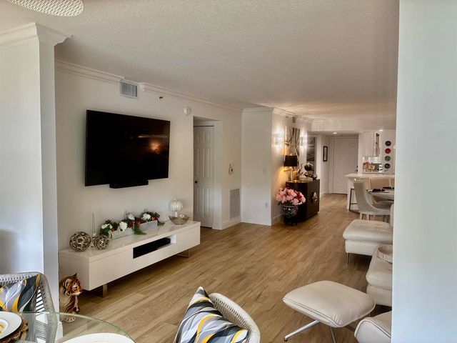 5778 Crystal Shores Drive 303, Boynton Beach, FL 33437