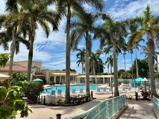 5778 Crystal Shores Drive 303, Boynton Beach, FL 33437