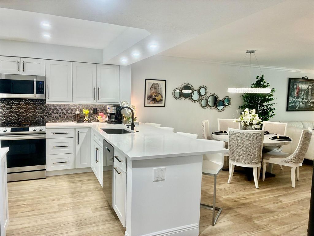 5778 Crystal Shores Drive 303, Boynton Beach, FL 33437