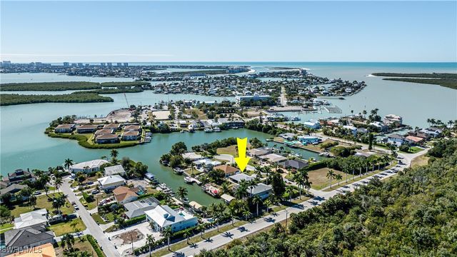 403 Grenada AVE, Naples, FL 34113