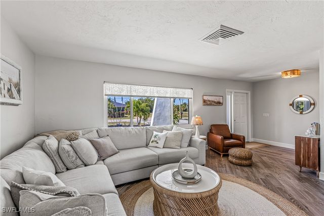 403 Grenada AVE, Naples, FL 34113