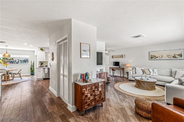 403 Grenada AVE, Naples, FL 34113