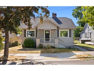 854 Ne MADRONA St, Portland, OR 97211