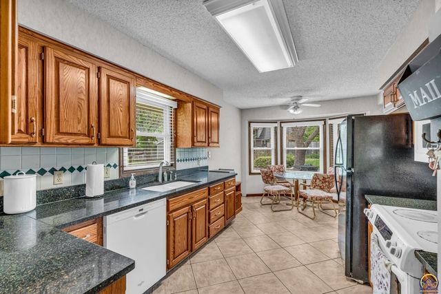 3901 SW Nottingham RD, Topeka, KS 66610