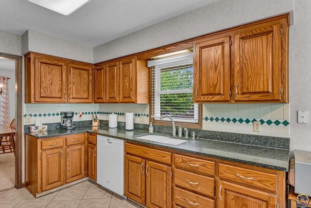 3901 SW Nottingham RD, Topeka, KS 66610