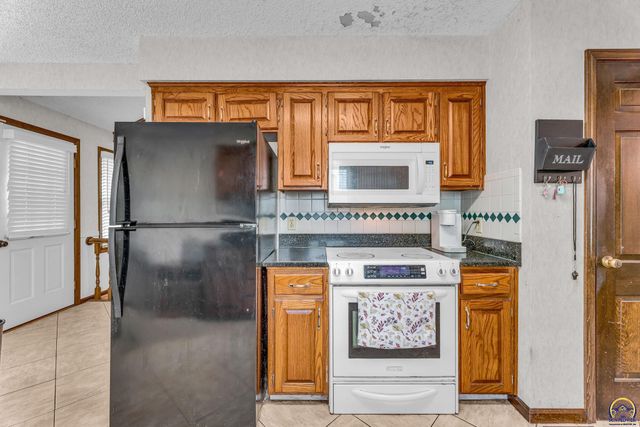 3901 SW Nottingham RD, Topeka, KS 66610