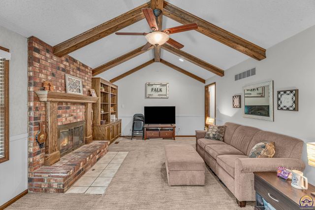 3901 SW Nottingham RD, Topeka, KS 66610