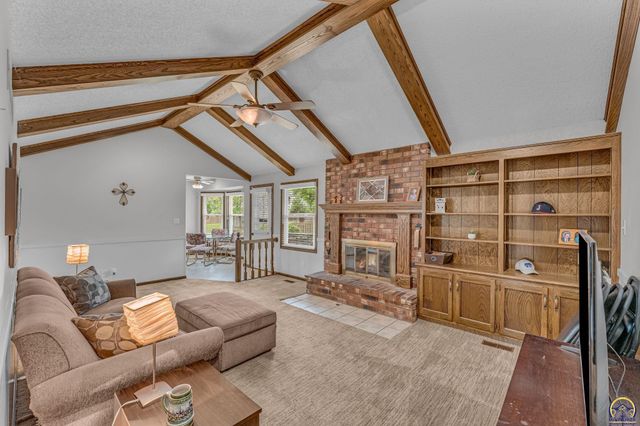 3901 SW Nottingham RD, Topeka, KS 66610